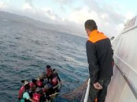 Ege Denizi'nde bindikleri bot sürüklenen 40 kaçak göçmen kurtarıldı