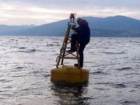 Denizin ortasındaki duba hayatını kurtardı