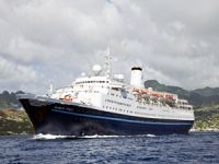 Kruvaziyer gemisinin peşinden yüzen kadın hastanelik oldu