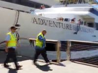 İçi turist dolu Hornblower isimli gemi limana çarptı, 3 yolcu yaralandı