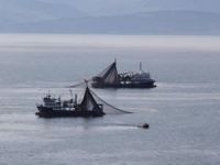 Filipinler karasularında kaçak avlanan 25 Çinli balıkçıyı tutukladı