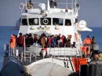 Dikili'de askerler ve sığınmacılar arasında gerginlik