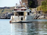 Lüks yat ve tekneler Bodrum sahillerine gelmeye başladı