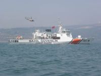 Çeşme'de yüzer iskelede uyuyan iki genç kayboldu