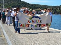 Ayvalık'ta çevreciler izinsiz kurulan balık çiftliği istemiyor