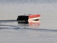 Sazan avı için minyatür yemleme teknesi yaptı