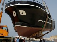 Sanayi sitesinde inşa edilen tekne, barınağa TIR ile taşındı