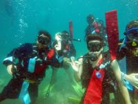 Mezuniyetleri de dersleri gibi denizin dibinde oldu