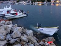 Küçükkuyu'da fırtına ve yağmurdan 2 tekne battı