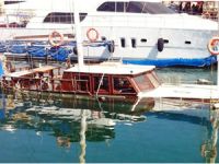 Girne yat Limanı'nda demirli tekne bakımsızlıktan ikinci kez battı