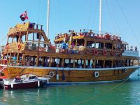 Ayvalık’ta Mavi tur tatilcilerin gözdesi oldu