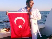 Karşıyakalı Emre Erdoğan, Manş'ı yüzerek geçti