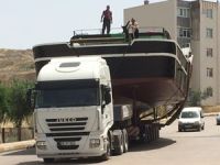 Balıkesir'de 16 metrelik balıkçı teknesi TIR'la taşındı