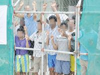 Avustralya, Papua Yeni Gine'deki mülteci kampını kapatıyor