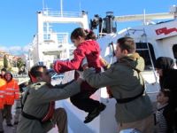 Ege Denizi'nde 90 göçmen son anda kurtarıldı