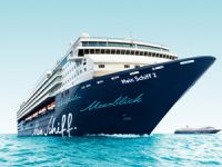 Mein Schiff 2 adlı yolcu gemisi Bodrum'a 30 bin turist getirdi