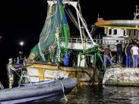 Akdeniz'de batan göçmen teknesi su yüzeyine çıkarıldı