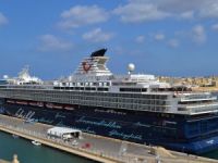 'Mein Schiff 2' yolcu gemisi Bodrum esnafının yüzünü güldürdü