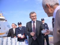 Üsküdar Belediyesi, Şehir Hatları vapurlarında yolculara aşure ikramında bulundu