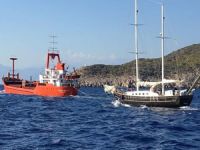 Makine arızası yapan yata, M/V ILYAS ARAZ isimli genel kargo gemisi yardım eli uzattı