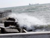 Marmara Denizi'nde şiddetli lodos, deniz ulaşımını etkiliyor