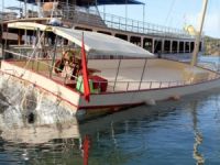 Muğla Fethiye'de tur teknesi battı