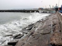 Poyraz, Marmara'da deniz trafiğini olumsuz etkiliyor