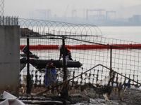 Kocaeli'nde yarım ton yakıt denize sızdı