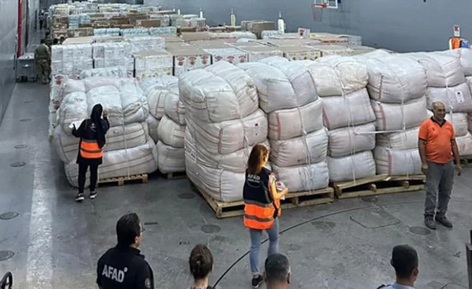 afaddan-libyaya-850-ton-insani-yardim-malzemesi3.jpg
