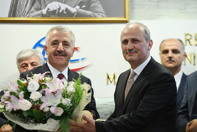 ahmet-arslan-gorevini-cahit-turana-devretti_4.jpg