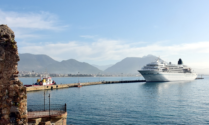 alanya-limani’na-ayni-anda-2-kruvaziyer-yanasti_2.jpg alanya-limani’na-ayni-anda-2-kruvaziyer-yanasti_2.jpg