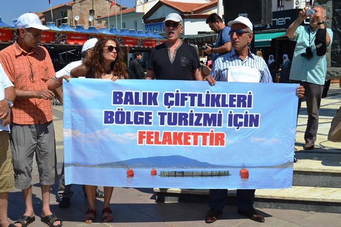 ayvalik_protesto3.jpg ayvalik_protesto3.jpg