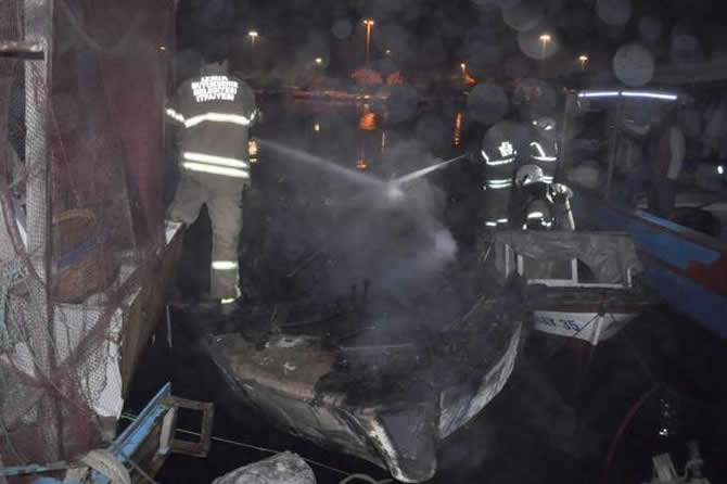 balikci_teknesi_denizhaberajansi_1.jpg balikci_teknesi_denizhaberajansi_1.jpg