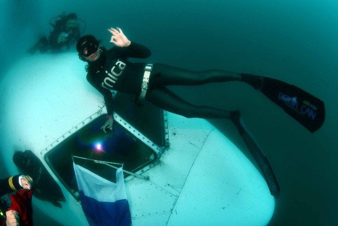 batik-ucak-kusadasinin-yeni-ilgi-noktasi-oldu-001.jpg batik-ucak-kusadasinin-yeni-ilgi-noktasi-oldu-001.jpg