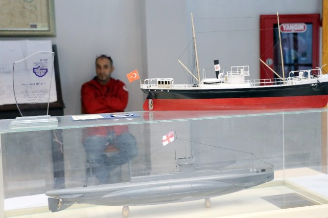 beden-egitimi-ogretmeni,-45-yildir-gemi-modelciligi-isini-yapiyor_3.jpg