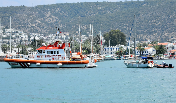 bodrum-aciklarinda-suruklenen-yelkenlideki-4-kisi-kurtarildi_2.jpg