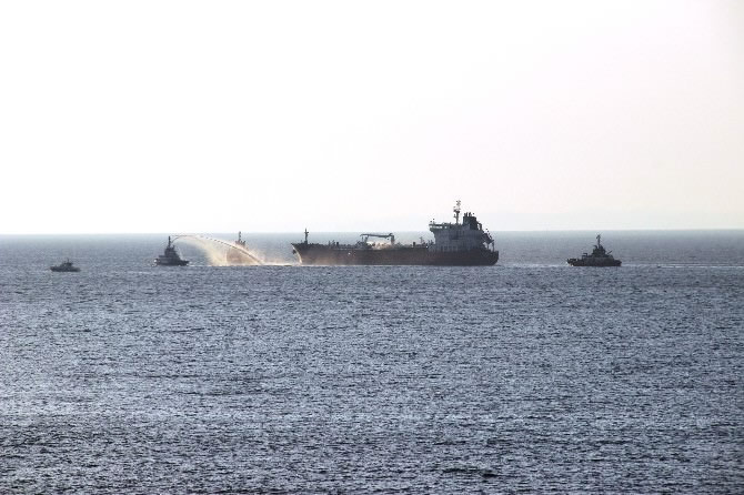 canakkale-bogazinda-celestyal-crystal-adli-yolcu-g-1435378705067.jpg canakkale-bogazinda-celestyal-crystal-adli-yolcu-g-1435378705067.jpg