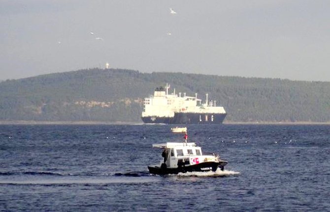 canakkale-bogazindan-mt-ougarta-adli-tanker-gecti.jpg