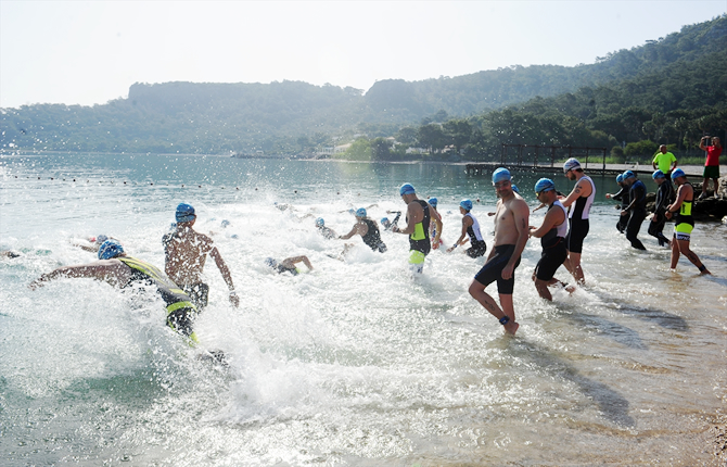 carraro-kemer-triatlon-yarislari-yapildi_1.jpg