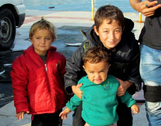 cesme-aciklarinda-3-ayri-grupta-134-multeci-yakalandi-001.jpg cesme-aciklarinda-3-ayri-grupta-134-multeci-yakalandi-001.jpg