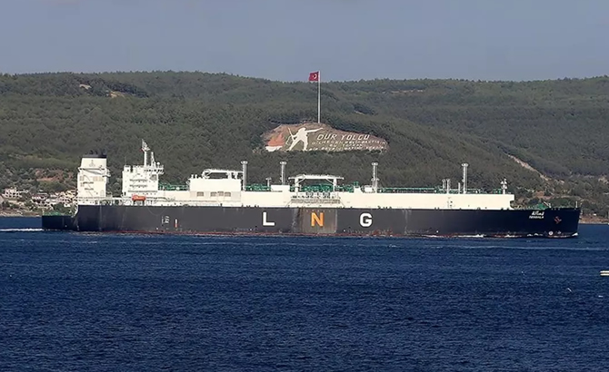 cezayirden-yola-cikan-lng-gemisi-turkiyeye-ulasti3.jpg