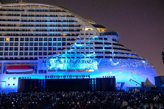 credit-ivan-sarfatti,-msc-world-europa-naming-ceremony,-video-mapping.jpg