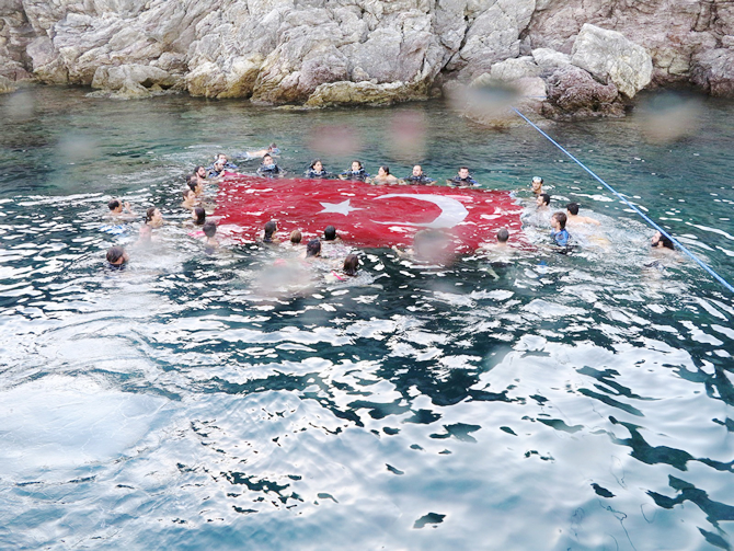 deniz_cumhuriyet2.jpg deniz_cumhuriyet2.jpg