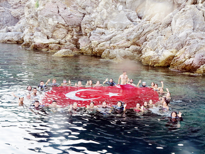 deniz_cumhuriyet3.jpg deniz_cumhuriyet3.jpg