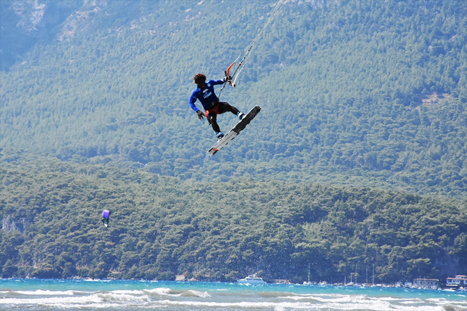 dunya-kiteboard-liginde-15-ulkeden-sporcu-yarisiyor_1.jpg