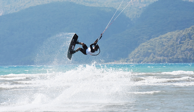 dunya-kiteboard-liginde-15-ulkeden-sporcu-yarisiyor_2.jpg