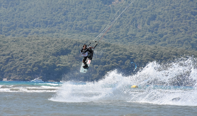 dunya-kiteboard-liginde-15-ulkeden-sporcu-yarisiyor_3.jpg