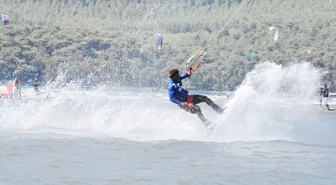 dunya-kiteboard-liginde-15-ulkeden-sporcu-yarisiyor_4.jpg