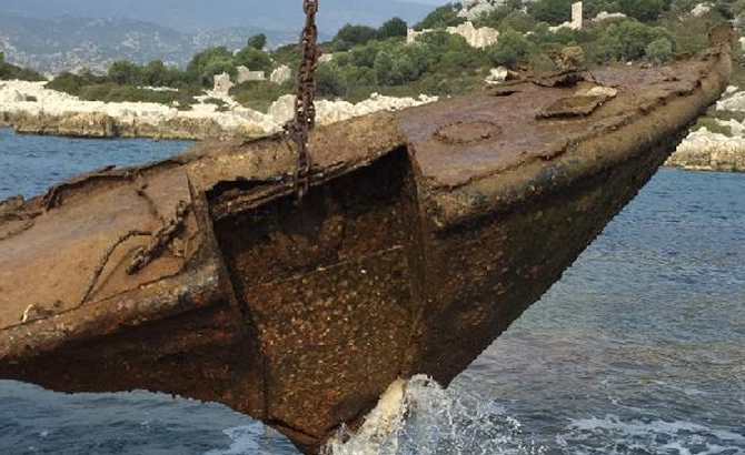 2011 de batan zorbey isimli gemi parca parca kesilip su altindan cikartiliyor