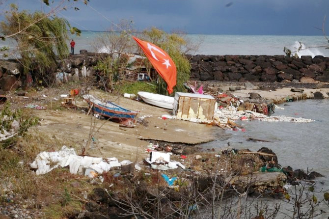 giresunda-firtina-balikci-barinaklarina-zarar-verdi_1.jpg giresunda-firtina-balikci-barinaklarina-zarar-verdi_1.jpg